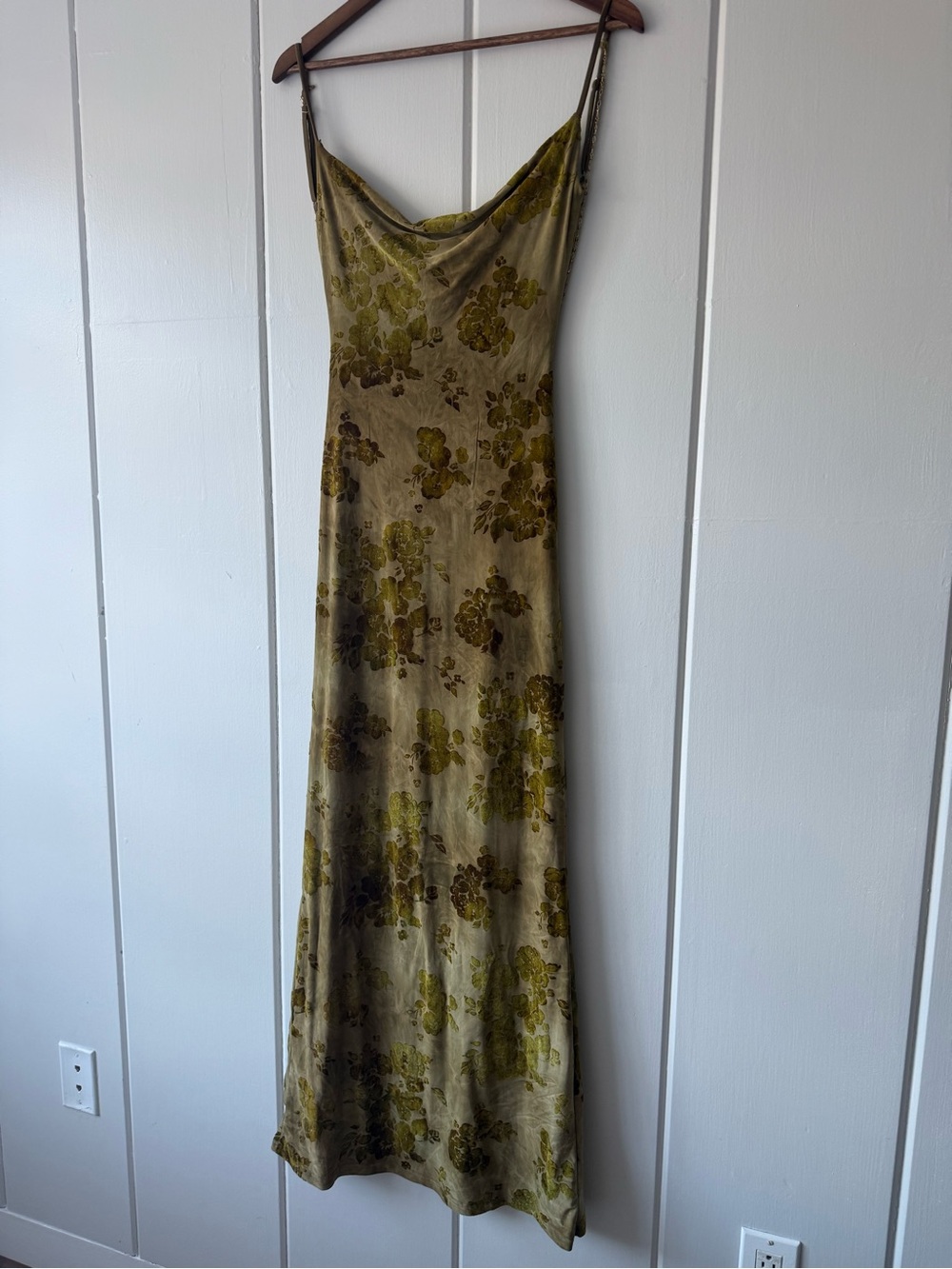 Tiger Mist Sparrow Maxi Dress - Luxe velvet maxi dress in green floral pattern